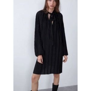 ⚫️ Zara ⚫️ pleated tie front dress - size small